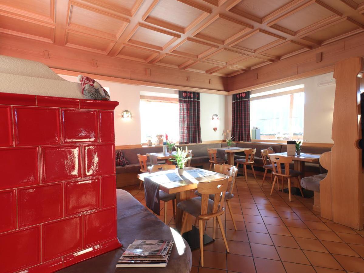 Hotel Alla Rocca วาเรนา ภายนอก รูปภาพ