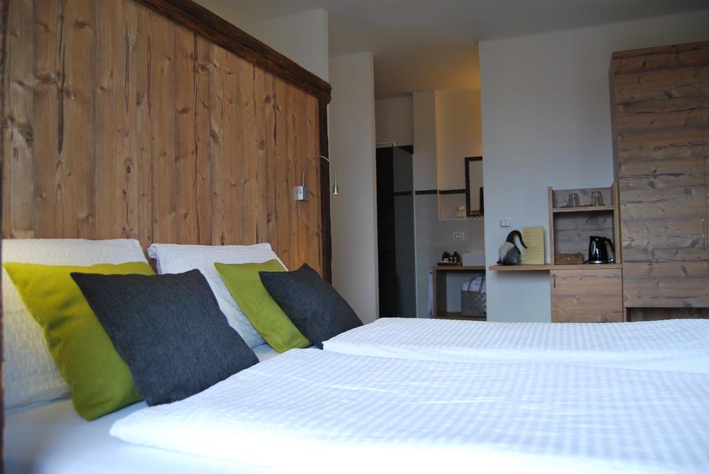 Hotel Alla Rocca วาเรนา ภายนอก รูปภาพ