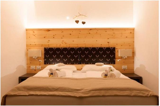 Hotel Alla Rocca วาเรนา ภายนอก รูปภาพ