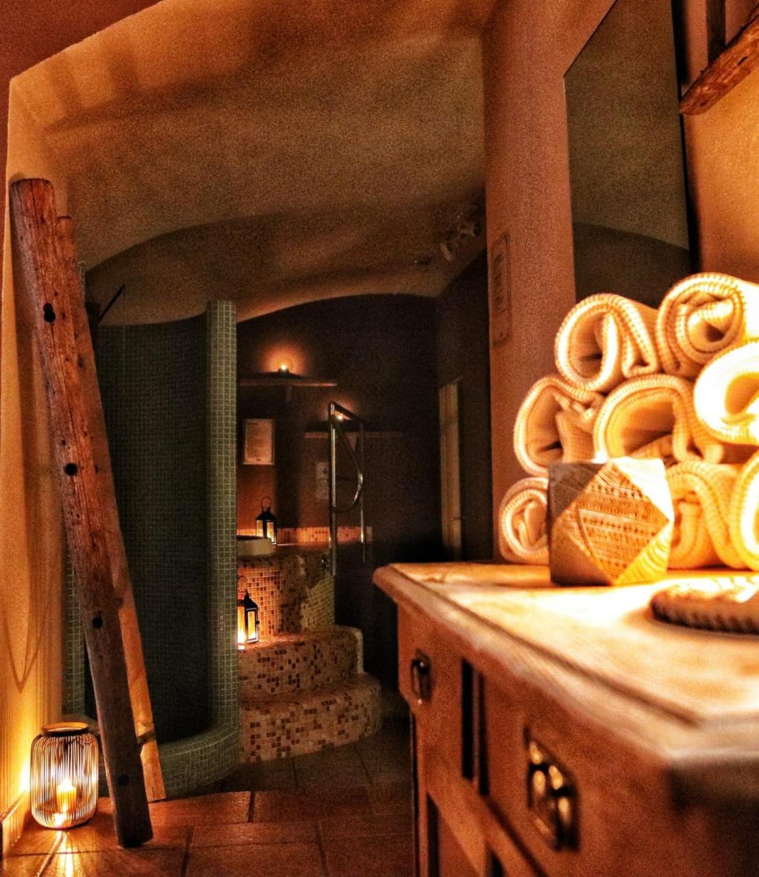 Hotel Alla Rocca วาเรนา ภายนอก รูปภาพ