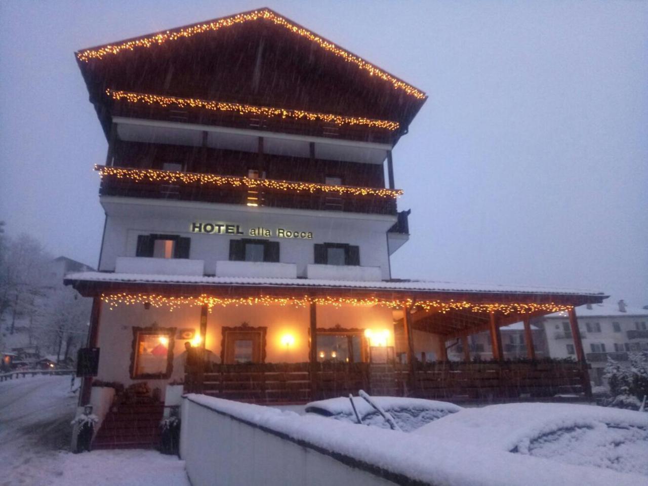 Hotel Alla Rocca วาเรนา ภายนอก รูปภาพ